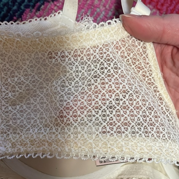 GENTLY WORN VICTORIA’S SECRET LACE BRA SZ 36DDD - Picture 4 of 9